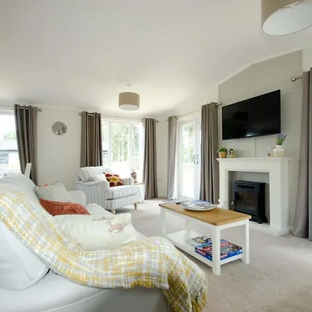 Lodge Hollicarrs - Woodland