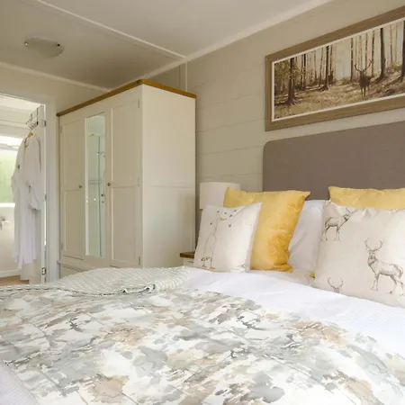 Hollicarrs - Woodland Lodge York