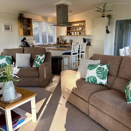 Hollicarrs - Woodland Lodge *