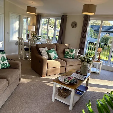 Lodge Hollicarrs - Woodland