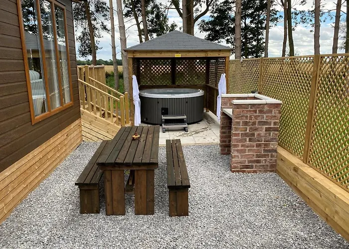 Lodge Hollicarrs - Woodland